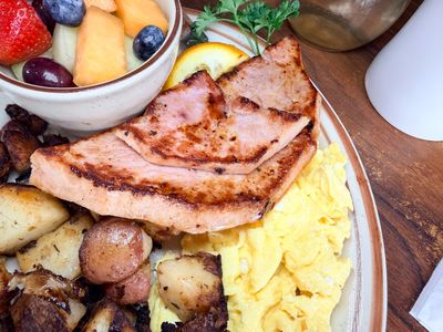 Linda's Seabreeze Café 7